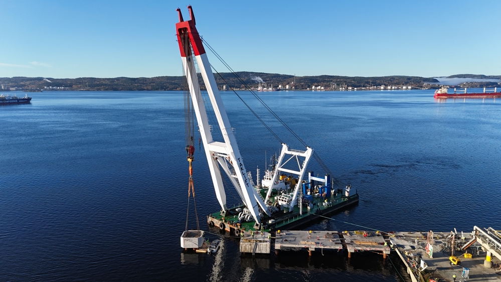 stor kran, betongelementer, kaiutvidelse, sjø
